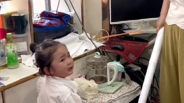 可爱的宝宝搬救兵