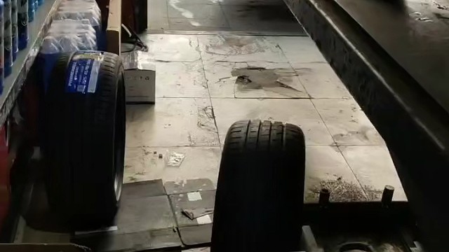 吉利帝豪GS更换佳安四季轮胎225/45R18四条进行中感谢哥们信任与支持