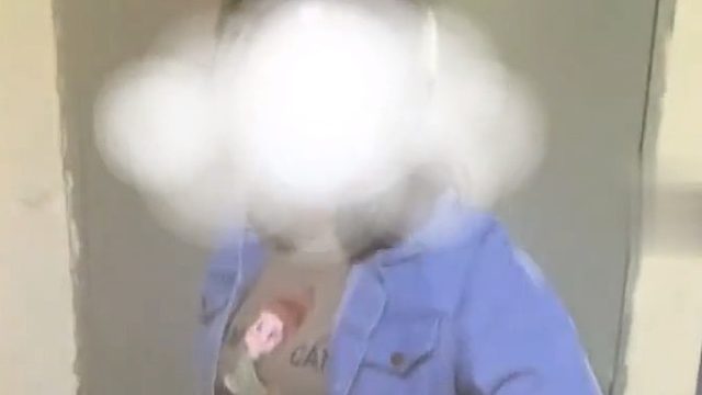 女子推电动车上电梯遭男子阻拦，用车堵着电梯不让男子出去，当事人：楼下都有充电桩