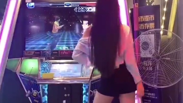 实在太热了，打着打着字҈都҈出҈汗҈了҈