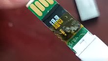 男子吐槽U盘“黑心商家”，内部构造有些意外…