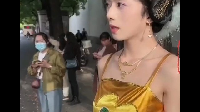 这女的给她当，我去做男的好了！