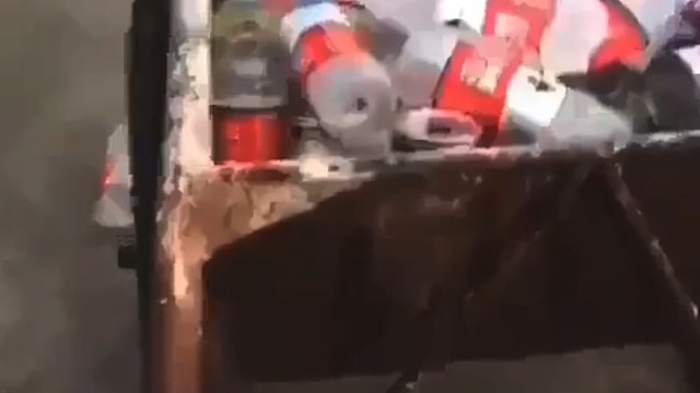 捡瓶子，养主播