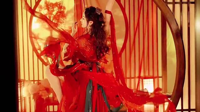 不卸红装，等你一声唤。