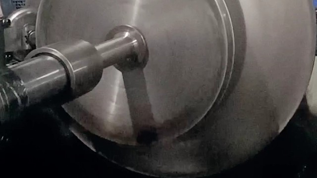 进风口旋压设备