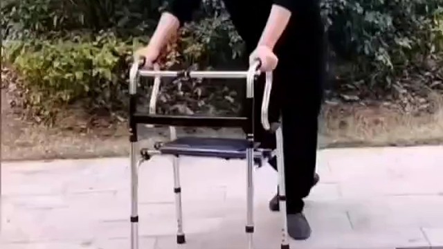 根据不同的临床证候类型区分，在滋补精、脑、肝肾两虚的基础上，兼顾脏腑功能的协调，既能补精养髓、止痛通