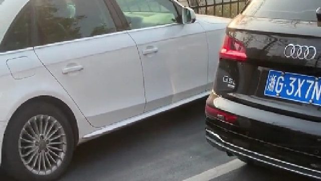 你俩一个驾校的吧？