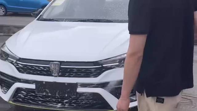 今天的任务，指导这群热血青年如何洗车#汽车销售日常