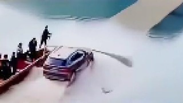 慢过水，快过沙，这位司机应该是新手吧