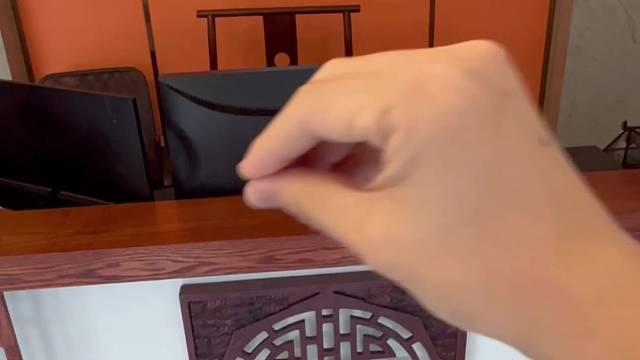 这手也不听使唤啊