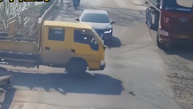 文明礼让远离大货车！