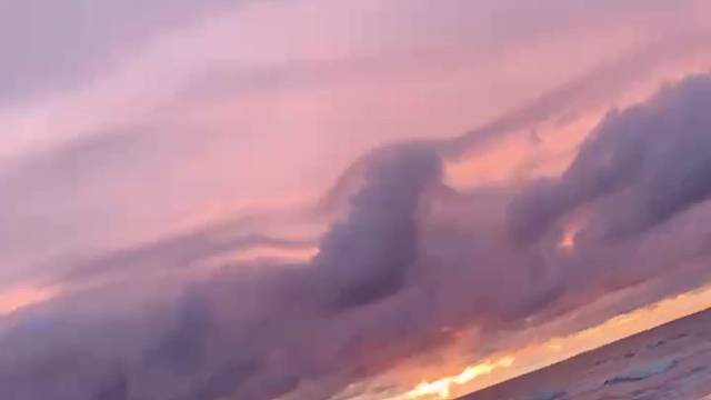 "嘿，这个夏天我们一起去看海吧