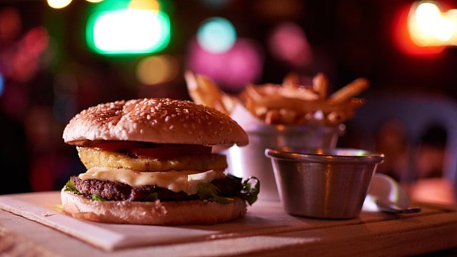 感谢人迹老板的大火锅吼开开心心的晚餐到来快来啊开饭了