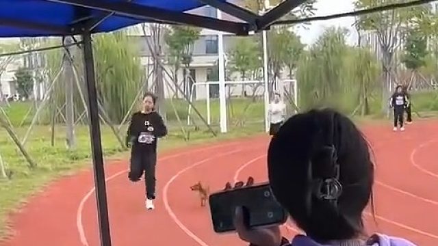 看得出来，学长是真心喜欢她