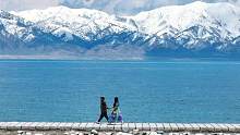 浪漫真的是两个人的事
#赛里木湖
#6月的新疆伊犁
#画家带你游新疆 
#在旅一种很新的游