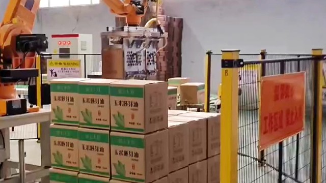 箱装玉米胚芽油码垛机器人#码垛机#纸箱码垛