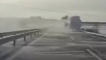 雪雾，比团雾还可怕！_恶劣天气_交通安全知识点。