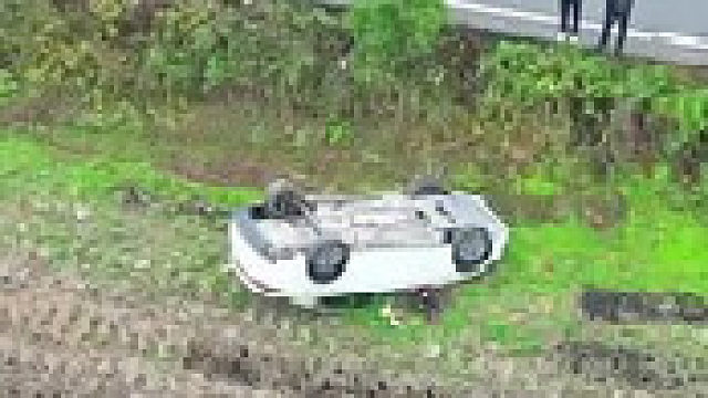 福特野马车身被撞凹陷，不用担心做个凹陷修复，无损原厂车漆！