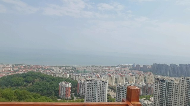 爬上浮山看大海