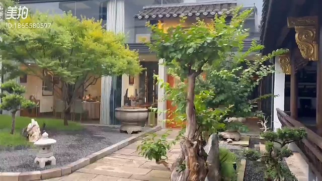 小扇引微凉，悠悠夏日长，六月榴花照眼明，枝间时见子初成！