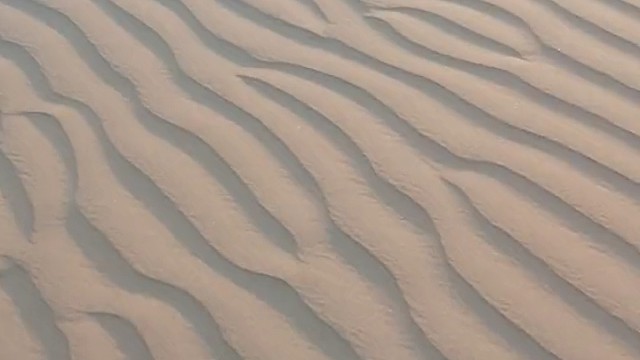 大漠孤烟直，长河落日圆。