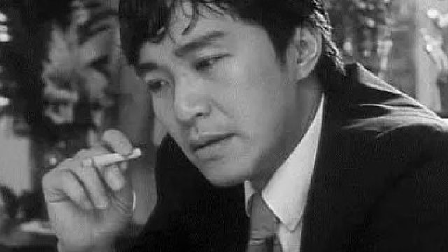 姐弟俩徒步去乡里卖脐橙