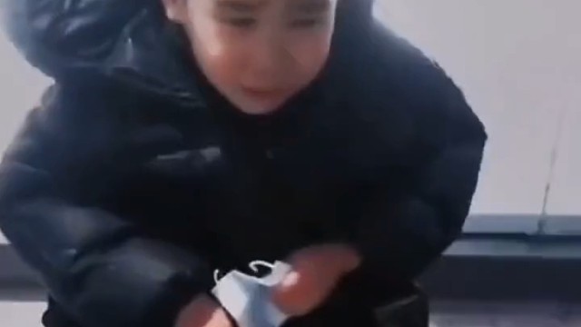 小朋友喜欢绿帽子