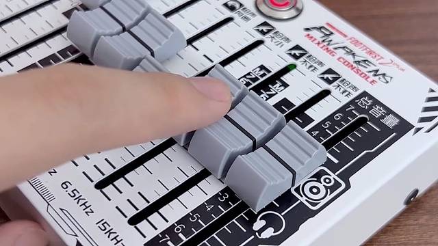 能提升普通耳机听声辩位效果的游戏声卡