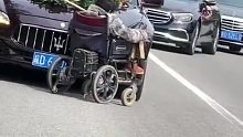 坐着轮椅拦婚车，遇到这种人你说怎么办？