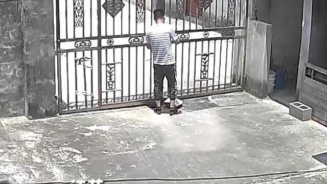 蛇我们是没看见，您的动静倒是挺大！