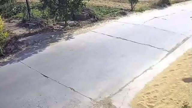 监控拍下神奇的一幕