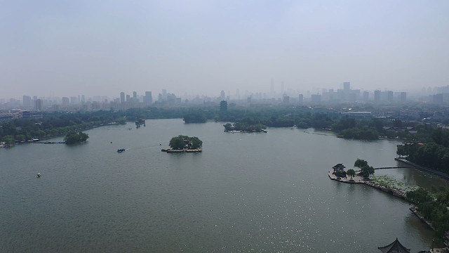 #赤诚相伴与此“柯”
为伍
全新柯迪亚克攀岳登峰之旅
有故事也有酒来听我的选择
济南三年，用热爱