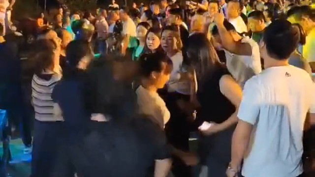 有个熟悉的身影在领舞！