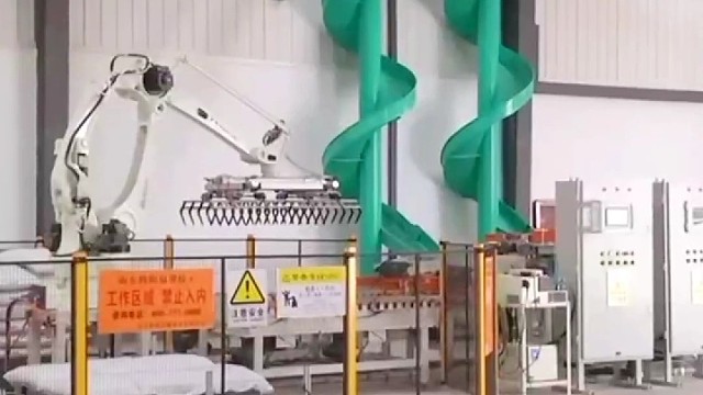 不辜负时光，不蹉跎岁月，以饱满的热情，做好每一件事。#码垛机#码垛机器人