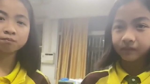 双胞胎在班里小学老师看了几个月还是懵