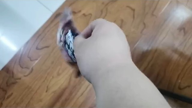 当中枢神经系统释放过多兴奋物质时，小脑的生理活动就会变得很兴奋，此时小脑与大脑之间的信号传递通路就会