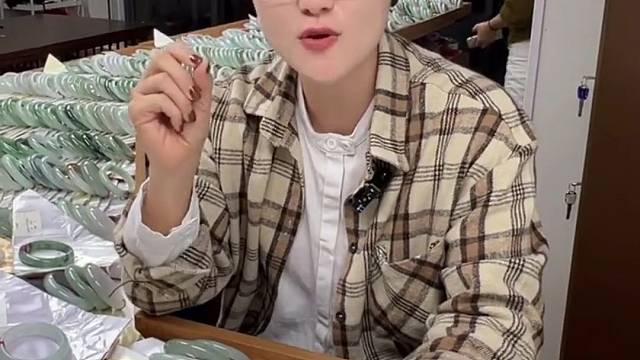 选对翡翠手镯条形，2千戴出2万的质感！！！#翡翠#珠宝首饰#翡翠科普#科普翡翠知识