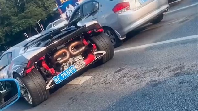 什么破车连个后保险杠都没有