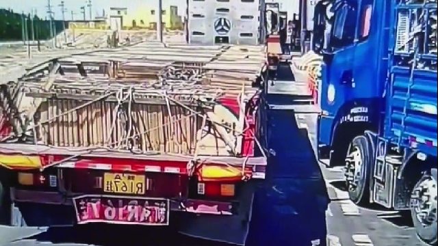 走错道的我可以让你，插队的我绝不让