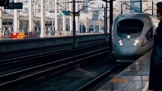 什么是爱呢.爱一定不是掉眼泪.