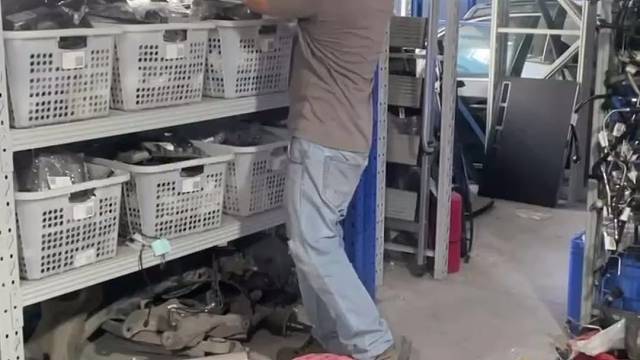 宝马3系F30电子方向机