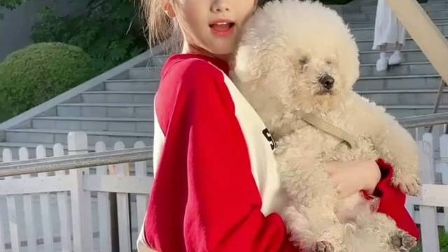 普通小女孩儿热爱生活中