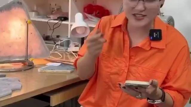 只有你自己才能够去支配距离成功只有一步之遥的自己，这只手镯，你爱了吗？#珠宝首饰#翡翠手镯
￼@陆