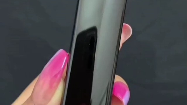 一颗晶透细腻的草莓来喽