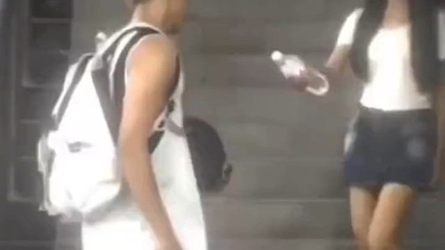 “你会选择一个你爱的人还是爱你的人”