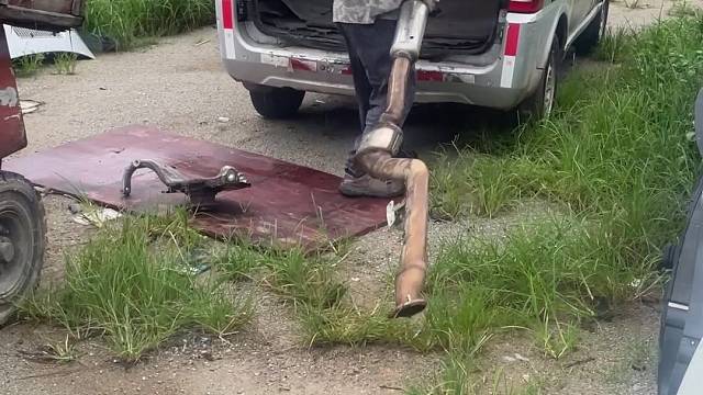 宝马排气管奔驰羊角