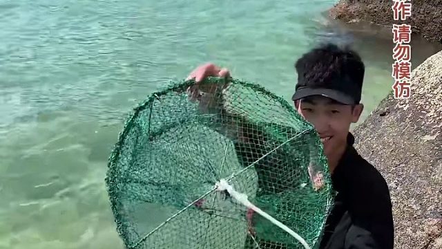 海岛冒险60天第五集，制作石头钓鱼装置，潜水收货美味海鱼