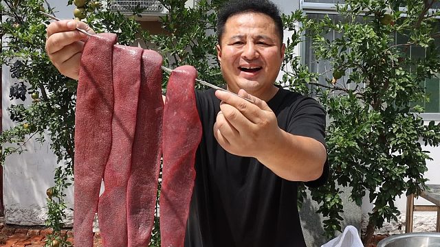 4元买了4根猪连体，做个“香炸猪连体”，干香四溢，下酒好菜