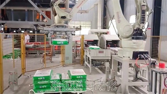 码垛机器人可用于建材、化工、饲料、肥料、粮食等多种行业，节约成本提高产能。#码垛机#码垛机器人