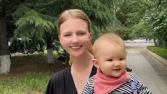 在国外孩子是跟妈妈的姓，还是爸爸的姓？